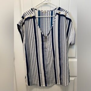 MPH blue/white stripe zippered v-neck blouse. Size 2X. Shoulder button down